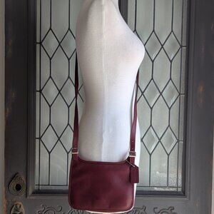 Elegant Burgundy Leather Shoulder Bag